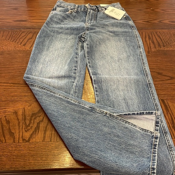 5/26 medium denim jeans with slits at the ankle. - Picture 3 of 5